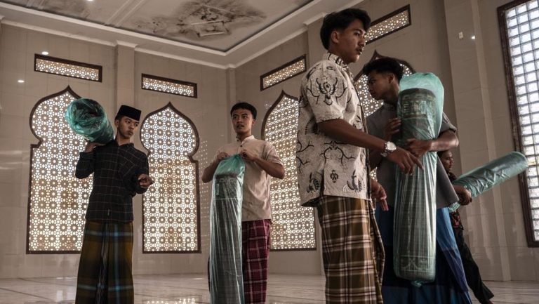 Dulu Dihantam Ribuan Kayu Gelondongan, Masjid Aceh Kini Bangkit
