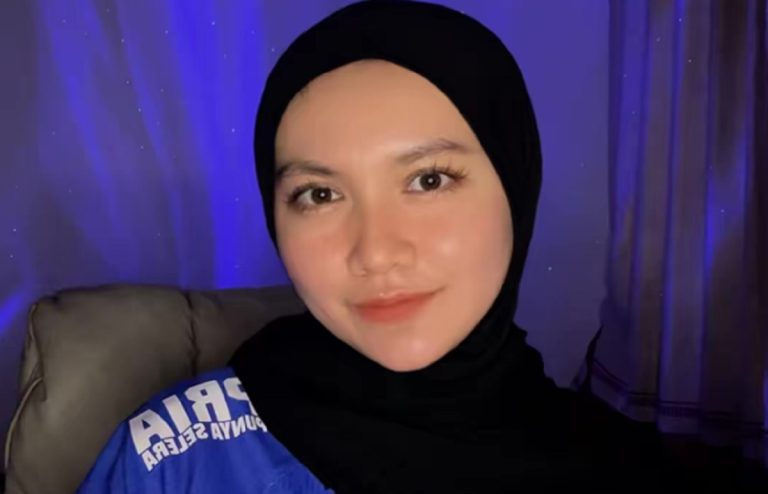 Bobotoh Cantik Rahma Riyan Diana Prediksi Persib Bandung Menang 1-0 atas Persita Tangerang di Super League 2025-2026 : Okezone Bola