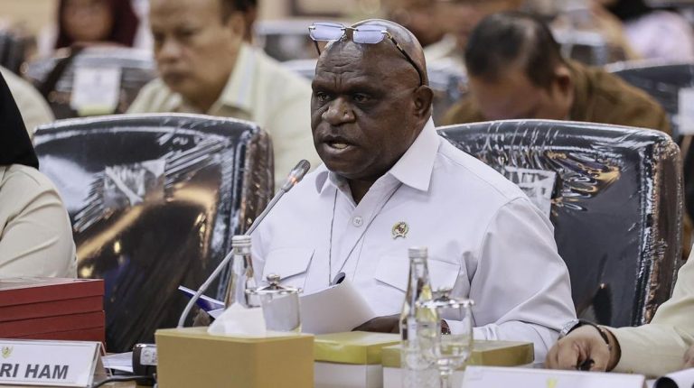 Natalius Pigai Tantang Uceng Guru Besar UGM Debat soal HAM Live di TV