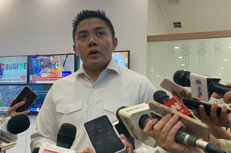 Seskab Tegaskan Prabowo Tidak Gunakan Dua Pesawat Kepresidenan ke Luar Negeri : Okezone News