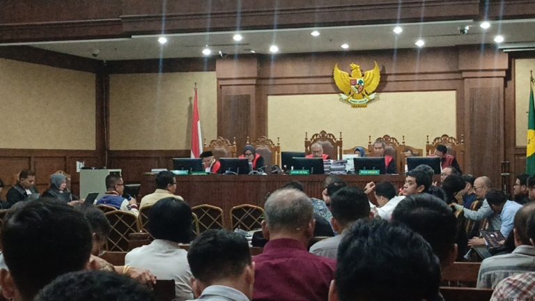 Sidang Tata Kelola Minyak, Rhenald Kasali Ingatkan Hati-Hati Hitung Kerugian Negara : Okezone News