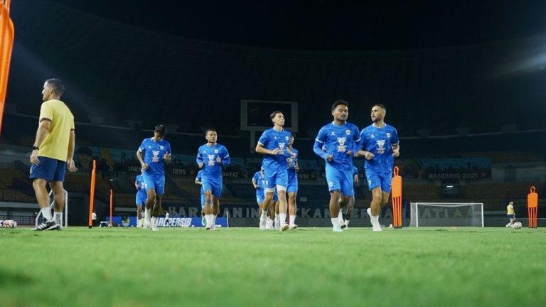 Strategi Bojan Hodak Memimpin Persib di Bulan Ramadan