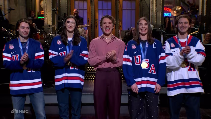 Aksen Unik “Pemain Hoki” Jadi Tren Baru: Komika Connor Storrie Curi Perhatian di SNL