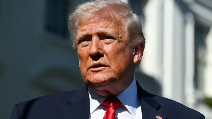 Trump Perintahkan Blokade Selat Hormuz, Menandai Eskalasi Ketegangan AS-Iran