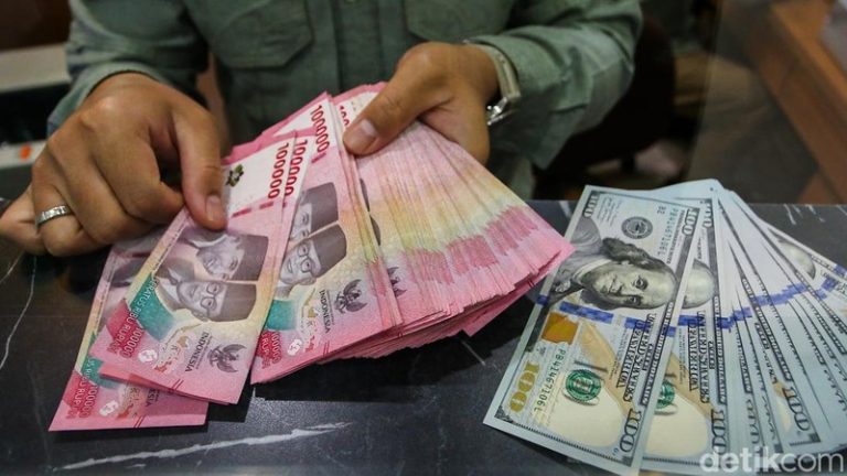Stabilitas Rupiah Teruji: Dolar AS Menembus Rp17.700, Tantangan Ekonomi Kian Nyata